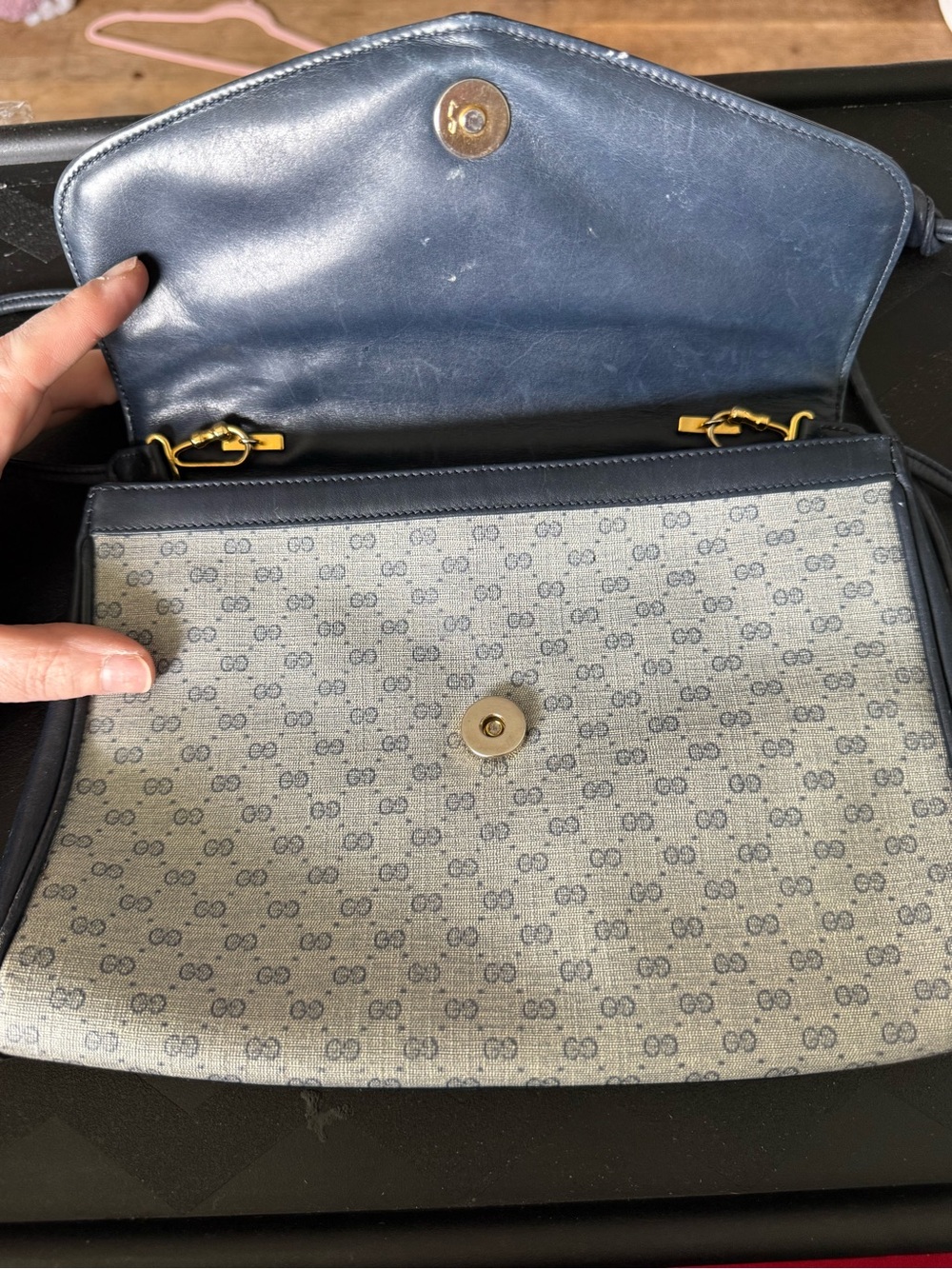 VINTAGE🔥Gucci Gray Crossbody Shoulder Bag with Black Trim - Picture 4 of 15